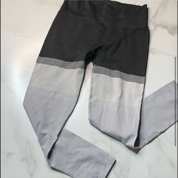 Athleta Intarsia high waist leggings M Colorblock GUC - Picture 4 of 11